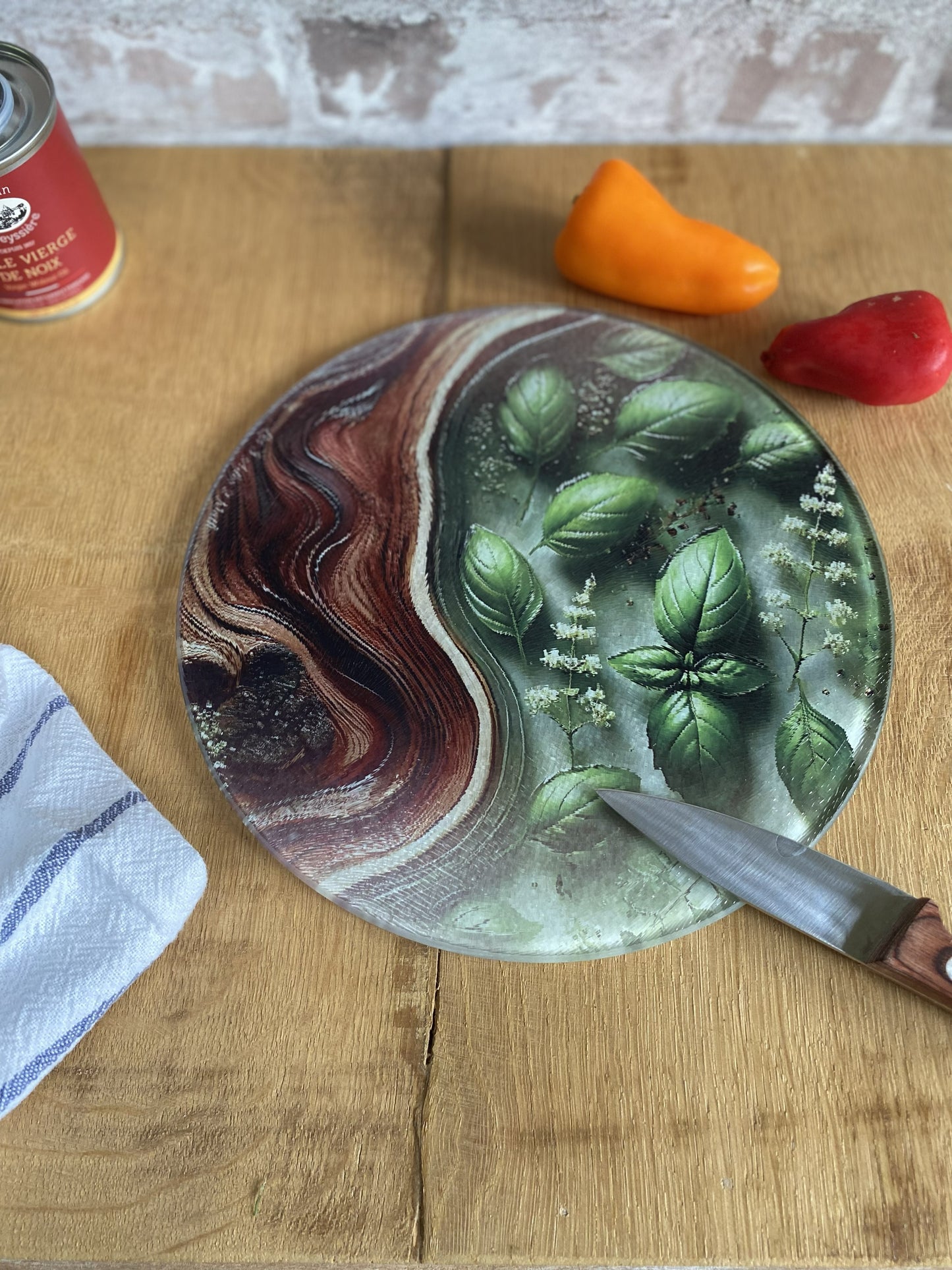 Planche à Découper en Verre Ronde – Trompe-l'Œil Bois & Basilic en Résine