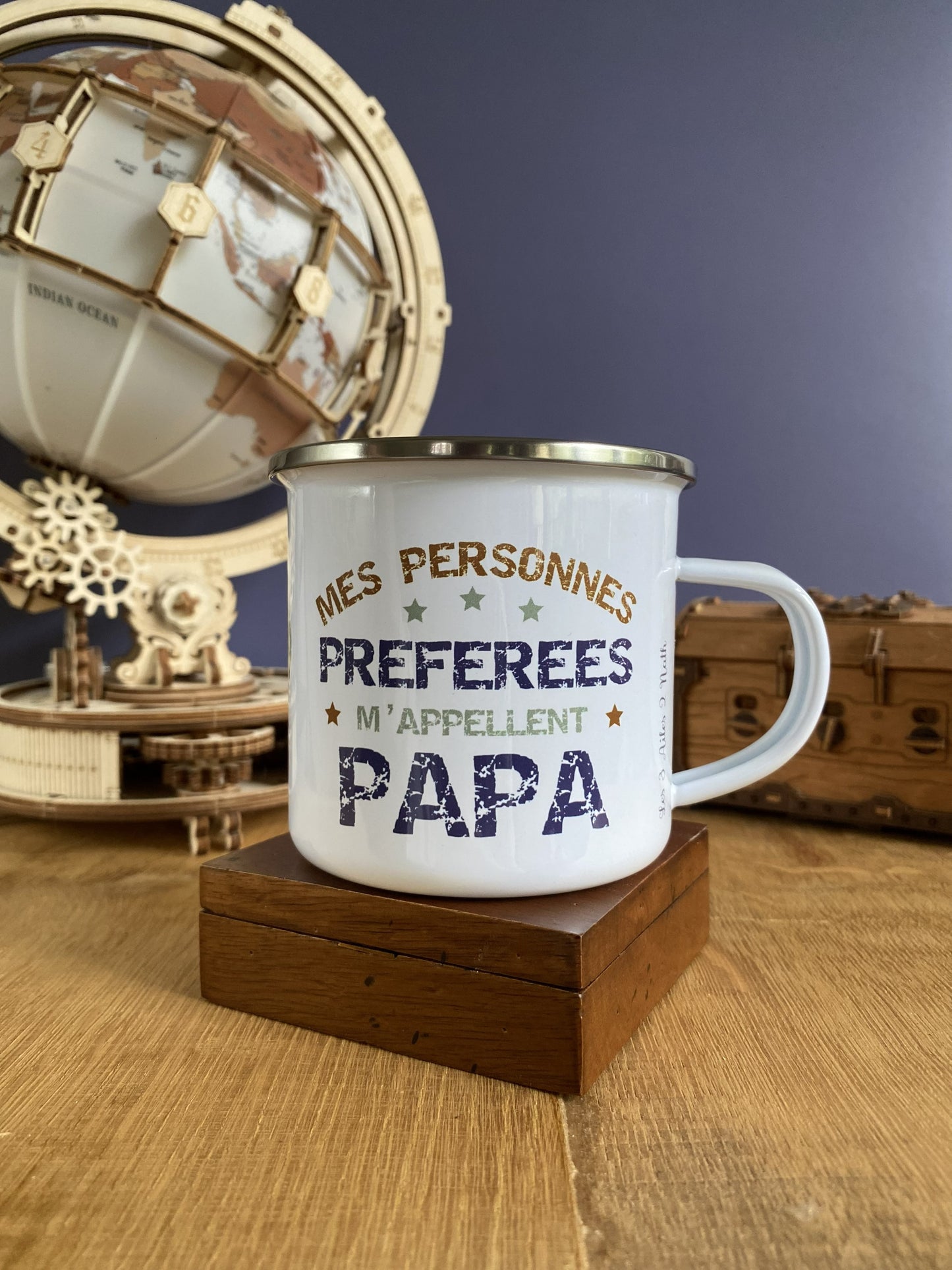 Mug en Acier Émaillé « Mes Personnes Préférées m’Appellent Papa »