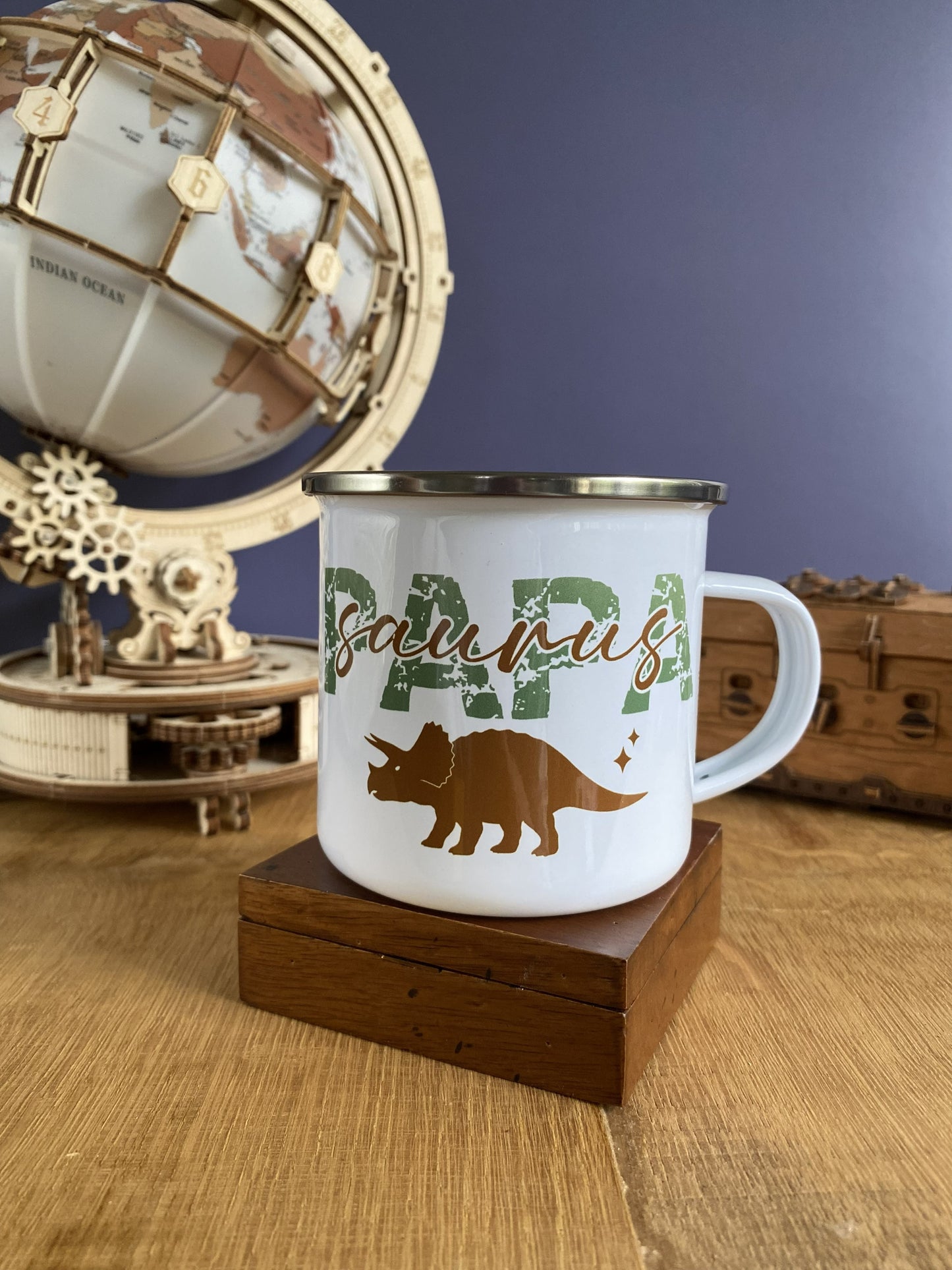 Mug en Acier Émaillé « Papa Saurus »