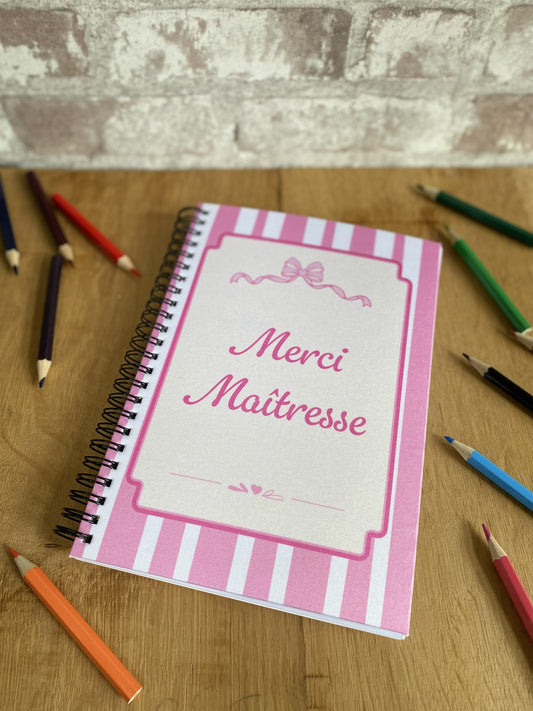 Carnet Spirale A5 “Merci Maîtresse” – Couverture Cartonnée en Tissu Sublimé